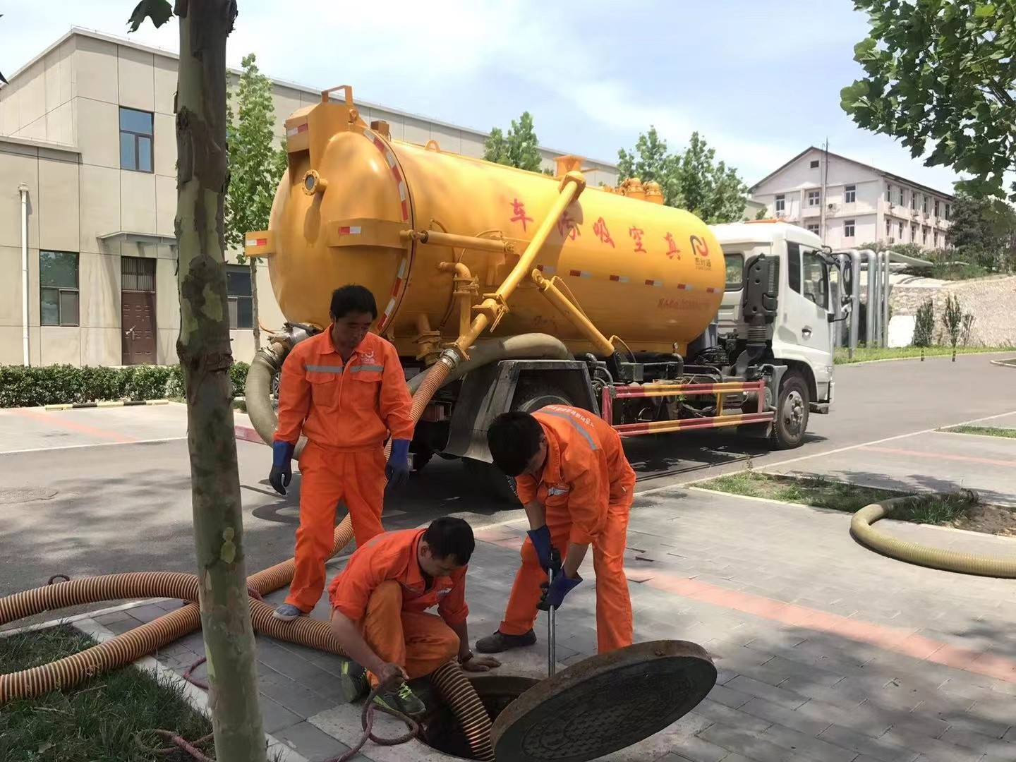 赣州化粪池清理与5-8吨吸粪车施工效率分析